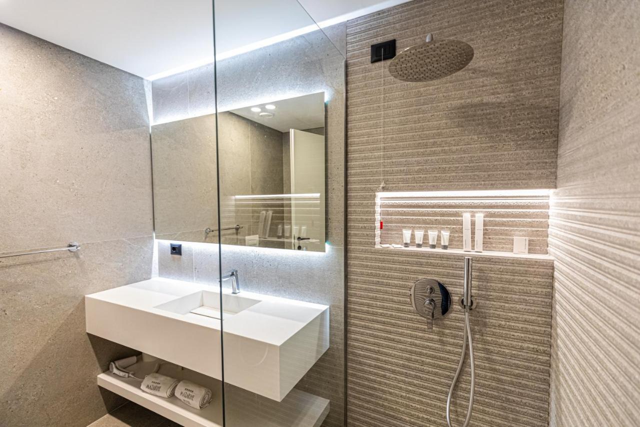 Mazarine Hotel, Vlore, Albania Radhimë エクステリア 写真