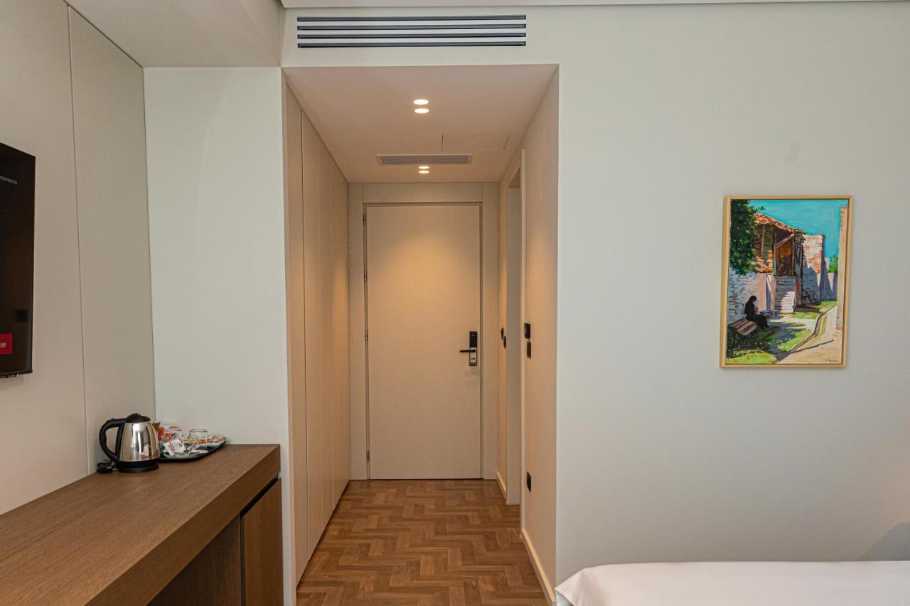 Mazarine Hotel, Vlore, Albania Radhimë エクステリア 写真