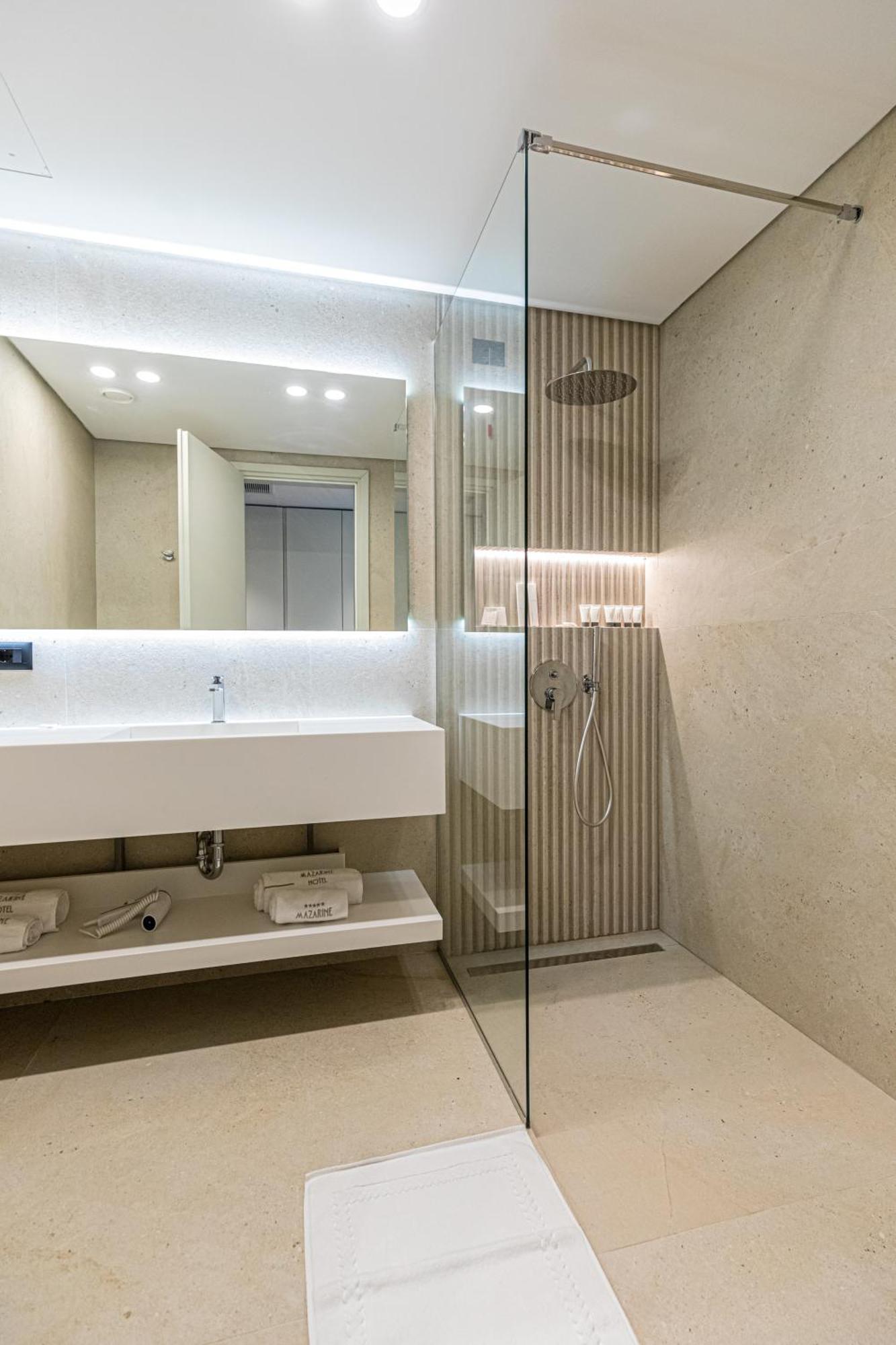 Mazarine Hotel, Vlore, Albania Radhimë エクステリア 写真