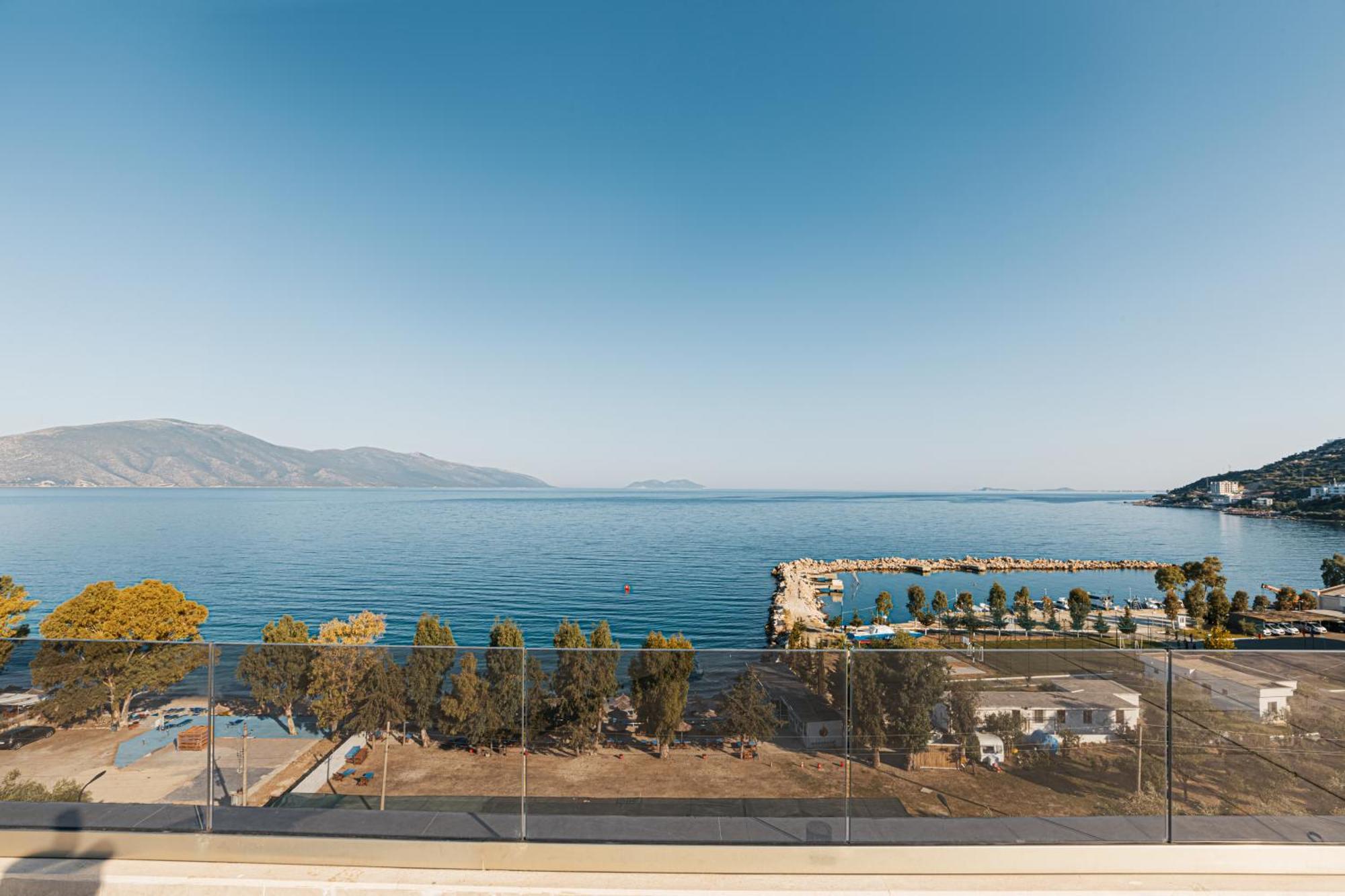 Mazarine Hotel, Vlore, Albania Radhimë エクステリア 写真